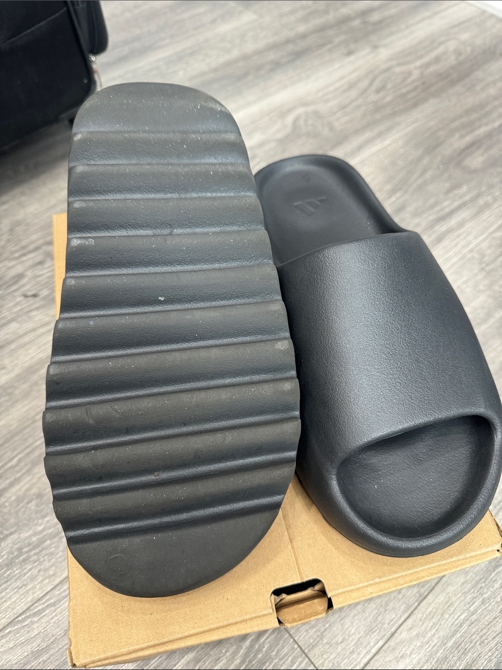 Yeezy Black Foam Slide Sandals - Picture 3 of 7
